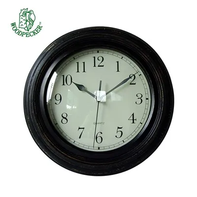 농가 낡은 나무 시계